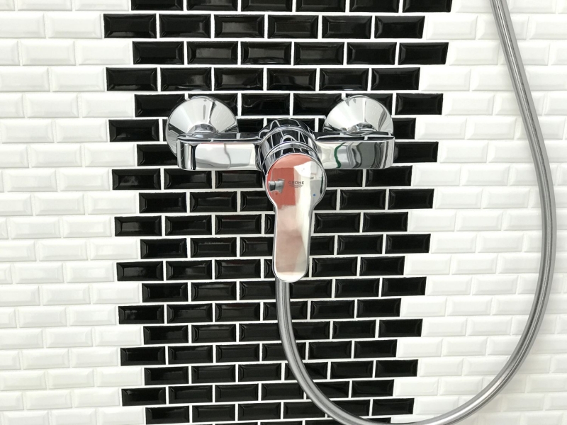 Muestra de mano Mini Metro Subway mosaico azulejo cerámica negro backsplash cocina MOS26-0302_m