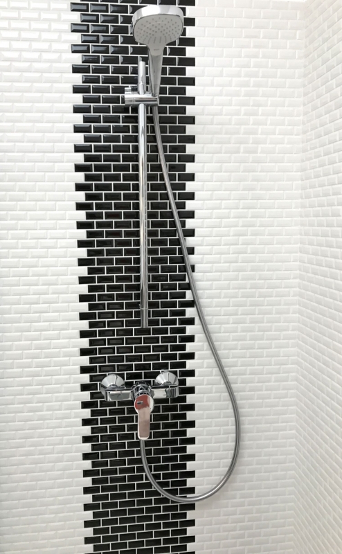 Muestra de mano Mini Metro Subway mosaico azulejo cerámica negro backsplash cocina MOS26-0302_m