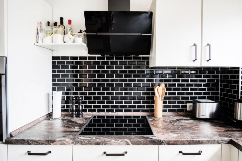 Muestra de mano Metro Subway mosaico azulejo cerámica azulejo backsplash cocina negro MOS26M-0303_m