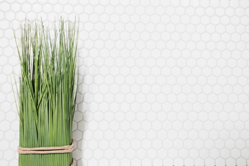 Muestra de mano mosaico azulejo cerámica hexágono blanco mate pared ducha backsplash azulejos de pared MOS11A-0111_m
