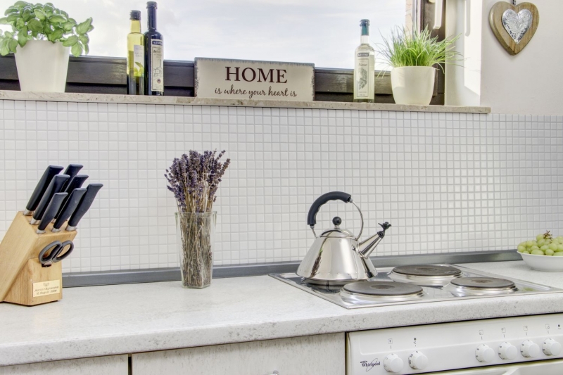 Muestra de mano cerámica mosaico ducha splashback BLANCO GLOSSY baño azulejo cocina splashback MOS18D-0101_m