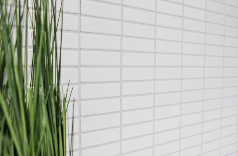 Muestra de mano mosaico azulejo cerámica barras blanco brillante azulejo backsplash cocina MOS24B-0101_m