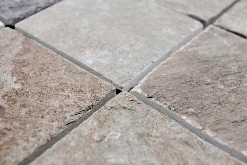 Muestra de mano mosaico azulejo cuarcita piedra natural cuarcita beige gris cocina splashback MOS36-0210_m