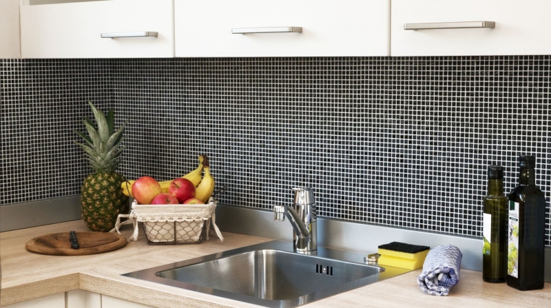 Muestra de mano azulejo mosaico ECO Reciclaje GLAS Esmalte vidrio negro mate MOS140-01B_m
