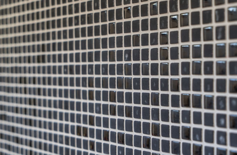 Muestra de mano azulejo mosaico ECO Reciclaje GLAS Esmalte vidrio negro mate MOS140-01B_m