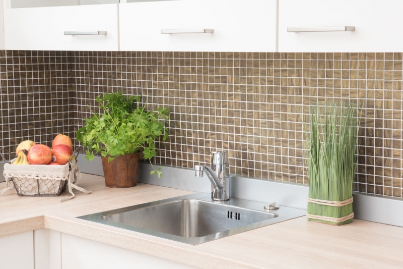 Muestra de mano azulejo de mosaico ECO Reciclaje GLAS ECO oro satinado MOS360-05_m