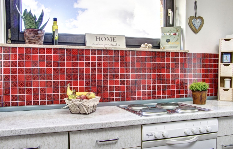 Muestra de mano retro vintage mosaico azulejo translúcido rojo vidrio mosaico cristal mirada rojo MOS78B-0902_m