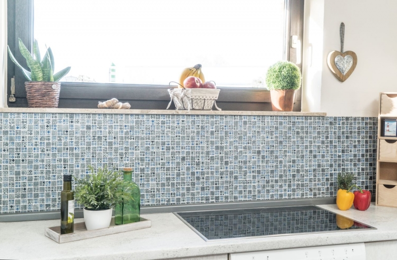 Muestra de mano mosaico azulejo Azulejo backsplash Translúcido azul negro Mosaico de vidrio Cristal Resina Óptica azul negro plata MOS83-CB07_m