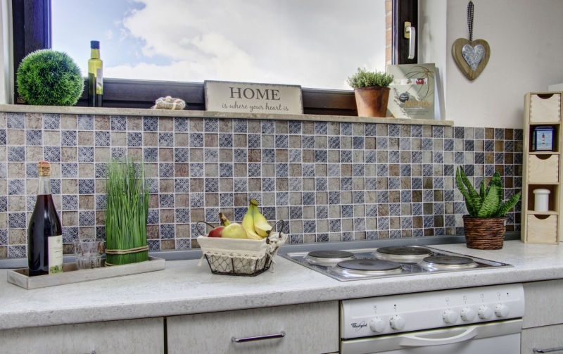 Muestra de mano mosaico azulejo backsplash translúcido champán negro vidrio mosaico cristal resina mirada MOS78B-0702_m