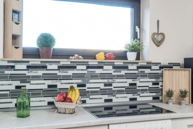 Muestra de mano mosaico azulejo azulejo backsplash translúcido gris negro compuesto vidrio mosaico Crystal piedra claro gris negro MOS67-GV34_m