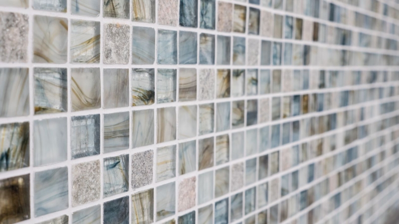 Muestra de mano azulejo mosaico Azulejo backsplash Gris claro translúcido Mosaico de vidrio Piedra de cristal Crema gris claro MOS94-2505_m