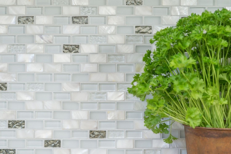 Muestra de mano mosaico azulejo azulejo backsplash translúcido blanco ladrillo vidrio mosaico cristal piedra concha blanco MOS87-B01S_m