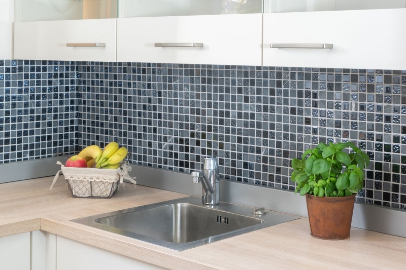 Muestra de mano azulejo mosaico Azulejo backsplash Gris translúcido negro Mosaico de vidrio Piedra de cristal gris negro MOS62-0302-GN_m