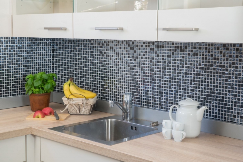Muestra de mano azulejo mosaico Azulejo backsplash Gris translúcido negro Mosaico de vidrio Piedra de cristal gris negro MOS92-0302_m