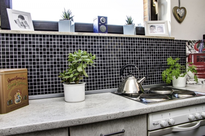 Muestra de mano azulejo mosaico Azulejo backsplash autoadhesivo Translúcido negro Mosaico de vidrio Cristal negro mate negro MOS200-4CM22_m