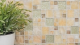 Muestra de mano mosaico azulejo backsplash translúcido ámbar oro combinación vidrio mosaico cristal piedra ónix elegancia oro MOS88-MC649_m