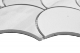 Muestrario de mano abanico mosaico cerámico Cararra escama pez blanco gris mate MOS13-FS0102_m