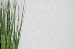 Muestra de mano mosaico azulejo cerámica hexágono blanco brillante cocina splashback MOS11B-0102_m