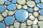 Muestra de mano guijarro mosaico Pebbles cerámica turquesa verde claro azul ducha azulejo backsplash MOS12-0401_m