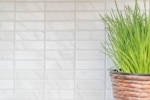 Muestra de mano mosaico azulejo cerámica varillas aspecto piedra blanco azulejo backsplash cocina MOS24-STSO01_m