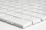 Muestra de mano cerámica mosaico ducha splashback BLANCO GLOSSY baño azulejo cocina splashback MOS18D-0101_m