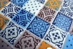 Muestra de mano retro vintage mosaico azulejo translúcido blanco azul naranja gris vidrio mosaico cristal óptica MOS68-4OP12_m