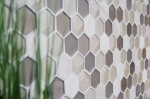 Muestra de mano mosaico azulejo Azulejo backsplash Gris claro translúcido Hexágono mosaico de vidrio Piedra de cristal 3D gris claro MOS11D-44_m